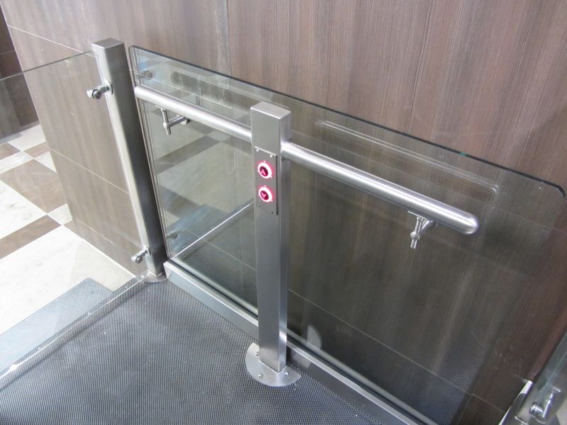 Лифт для подъёма инвалида-колясочника на базе ножничного стола Edmolift 170